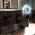 The Squirrel シャレー Sneaton