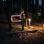 シャレー The Squirrel Sneaton